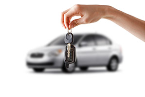 Locksmith nearby hands car key replacement